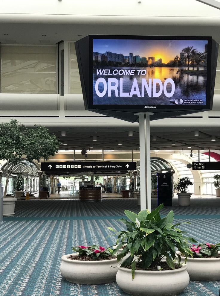 Llegada al aeropuerto de Orlando con vuelos incluidos
